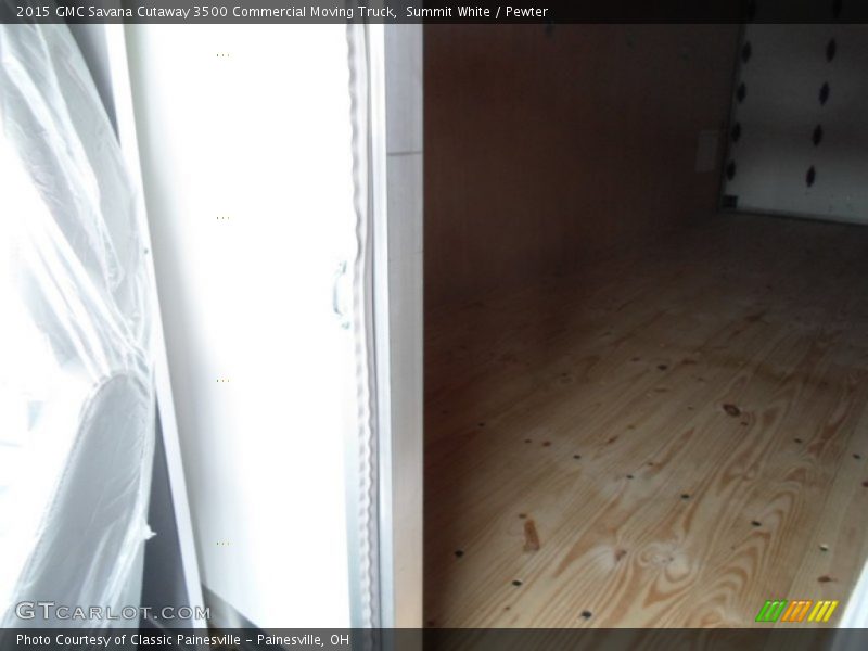 Summit White / Pewter 2015 GMC Savana Cutaway 3500 Commercial Moving Truck