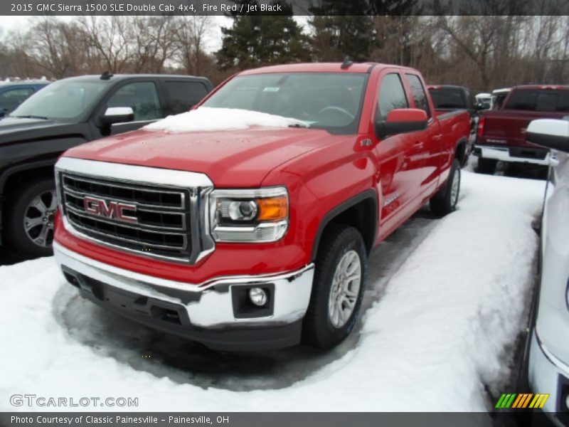 Front 3/4 View of 2015 Sierra 1500 SLE Double Cab 4x4