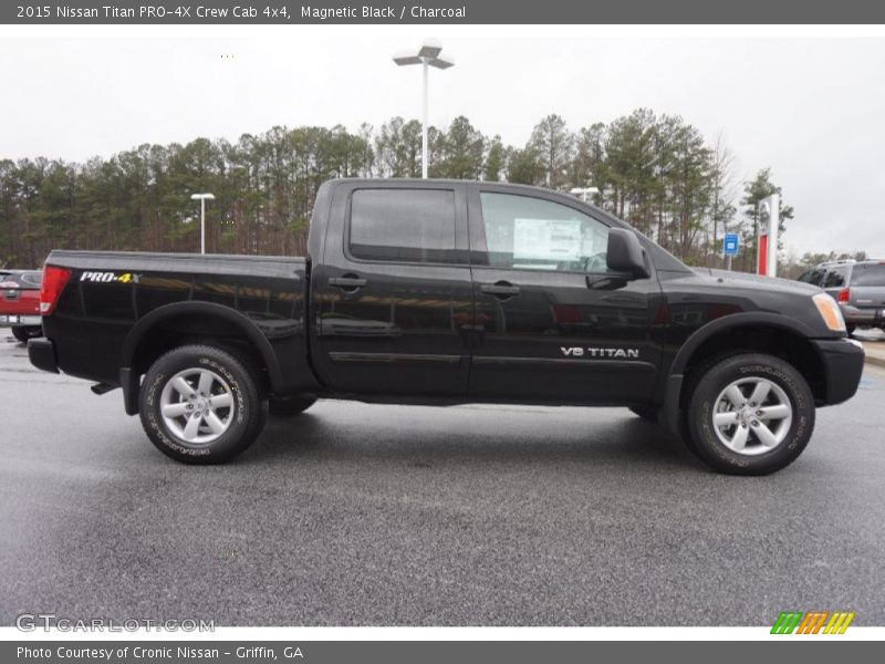  2015 Titan PRO-4X Crew Cab 4x4 Magnetic Black