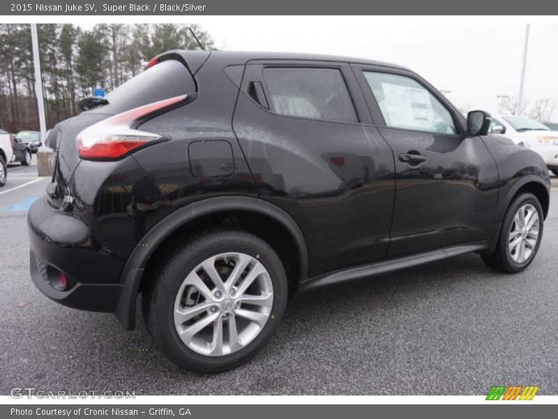 Super Black / Black/Silver 2015 Nissan Juke SV