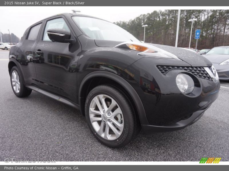 Front 3/4 View of 2015 Juke SV