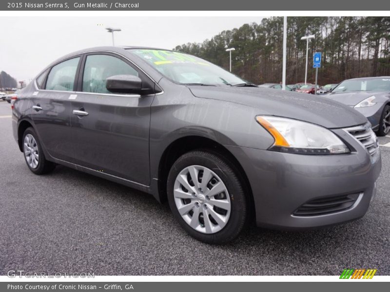 Front 3/4 View of 2015 Sentra S