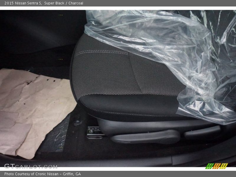 Super Black / Charcoal 2015 Nissan Sentra S