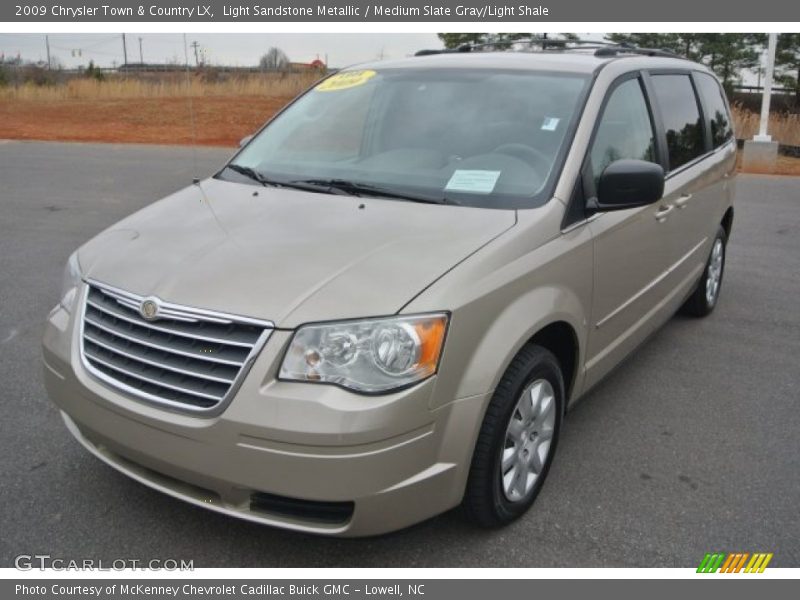 Front 3/4 View of 2009 Town & Country LX