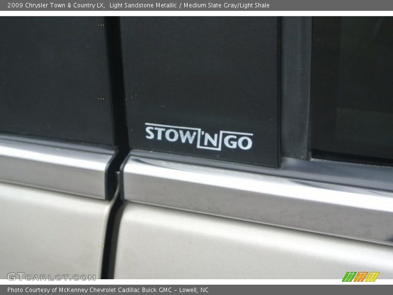 Light Sandstone Metallic / Medium Slate Gray/Light Shale 2009 Chrysler Town & Country LX
