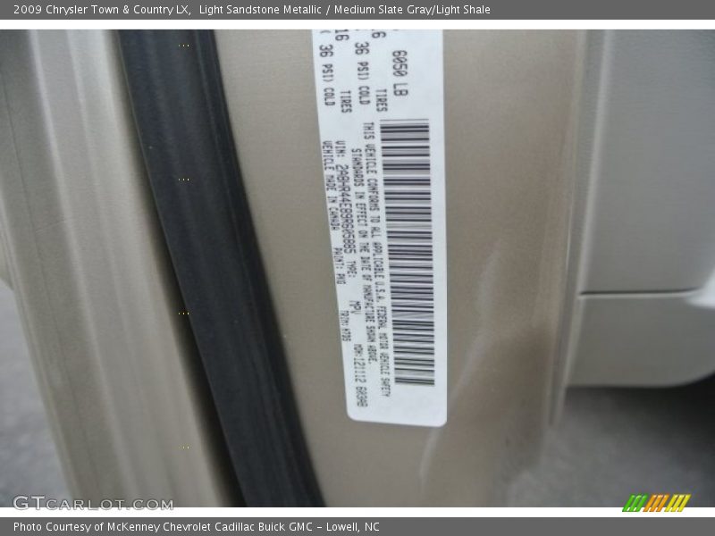 Light Sandstone Metallic / Medium Slate Gray/Light Shale 2009 Chrysler Town & Country LX