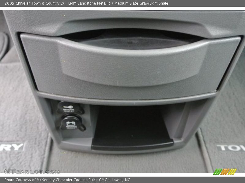 Light Sandstone Metallic / Medium Slate Gray/Light Shale 2009 Chrysler Town & Country LX