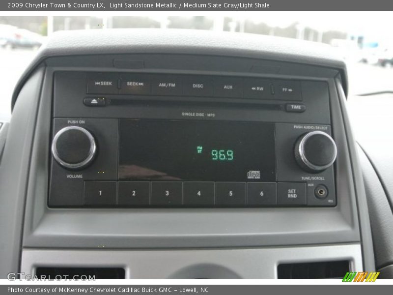 Light Sandstone Metallic / Medium Slate Gray/Light Shale 2009 Chrysler Town & Country LX
