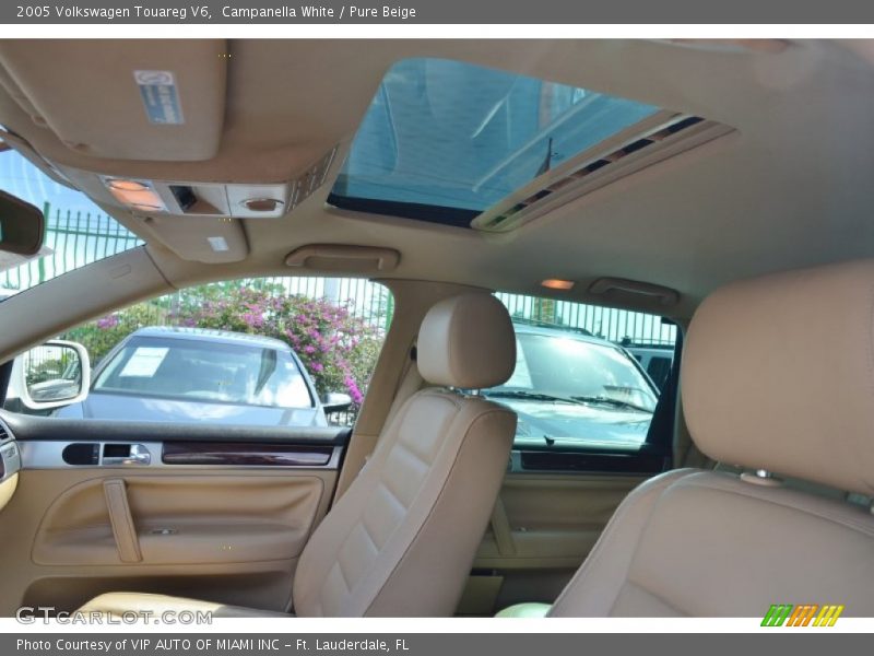 Campanella White / Pure Beige 2005 Volkswagen Touareg V6