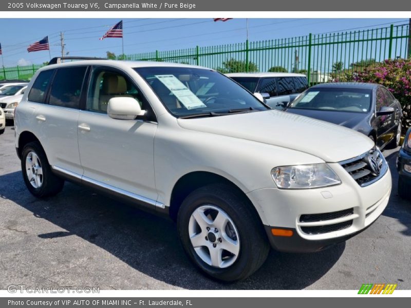 Front 3/4 View of 2005 Touareg V6