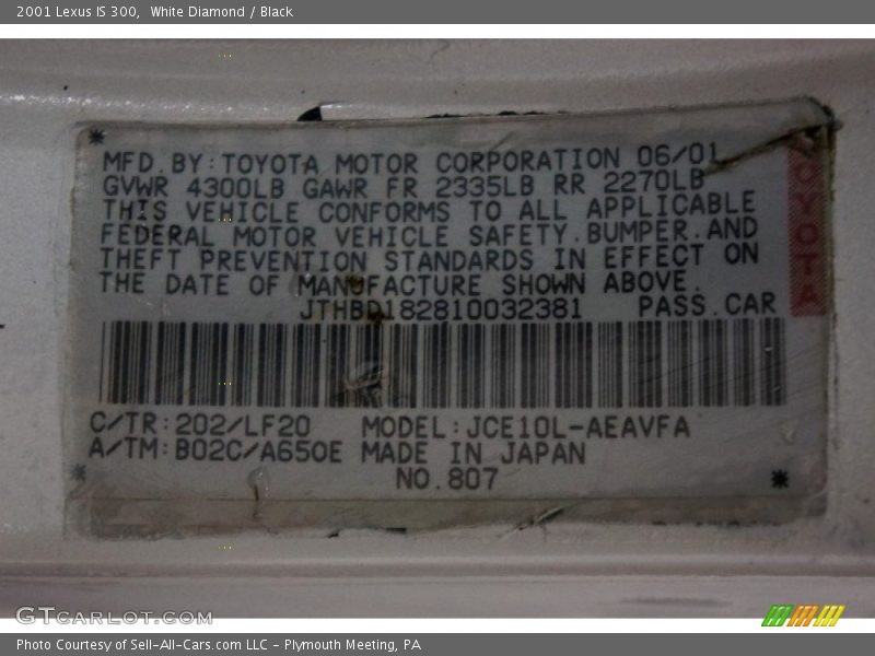 White Diamond / Black 2001 Lexus IS 300