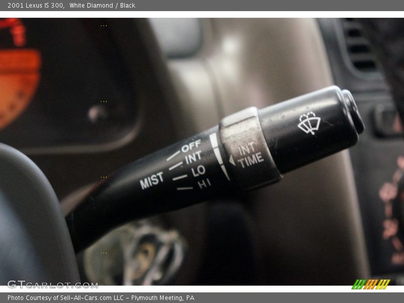 White Diamond / Black 2001 Lexus IS 300