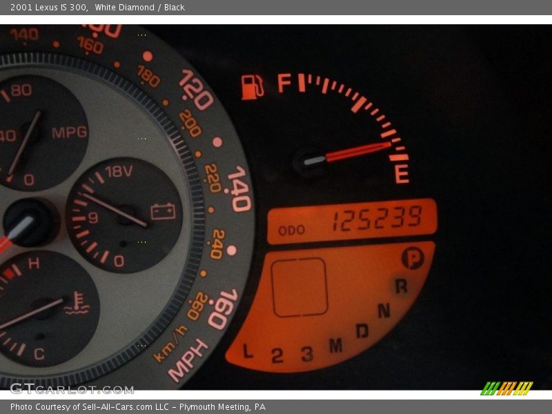 White Diamond / Black 2001 Lexus IS 300