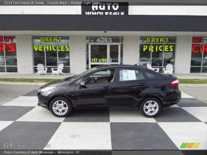 Tuxedo Black / Medium Light Stone 2014 Ford Fiesta SE Sedan