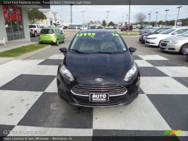 Tuxedo Black / Medium Light Stone 2014 Ford Fiesta SE Sedan