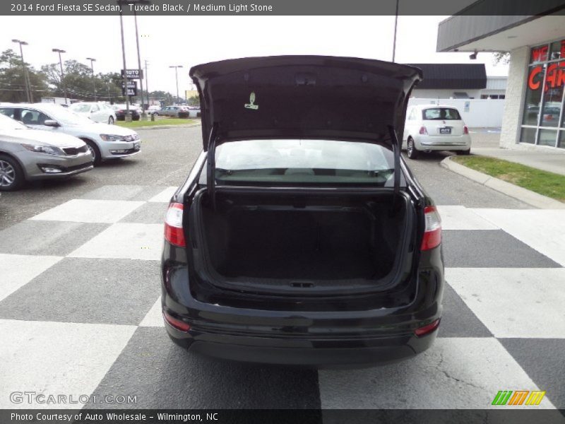 Tuxedo Black / Medium Light Stone 2014 Ford Fiesta SE Sedan