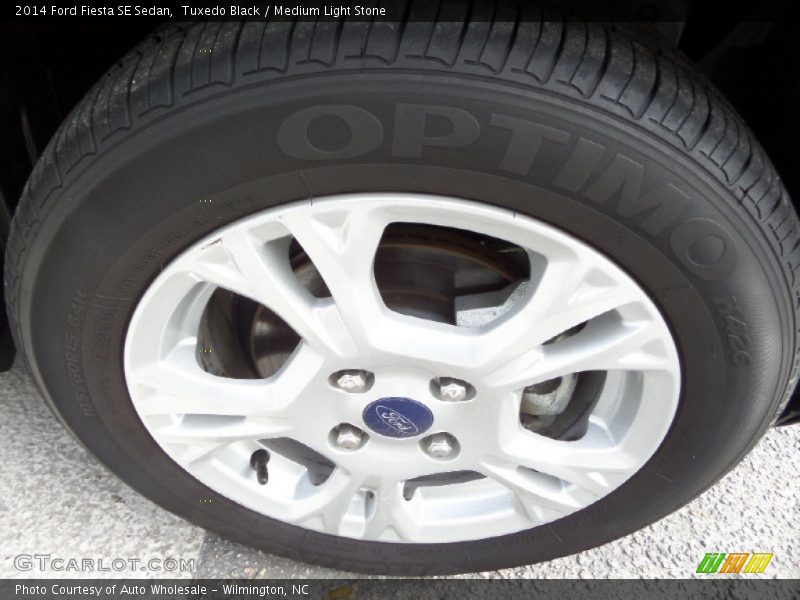 Tuxedo Black / Medium Light Stone 2014 Ford Fiesta SE Sedan