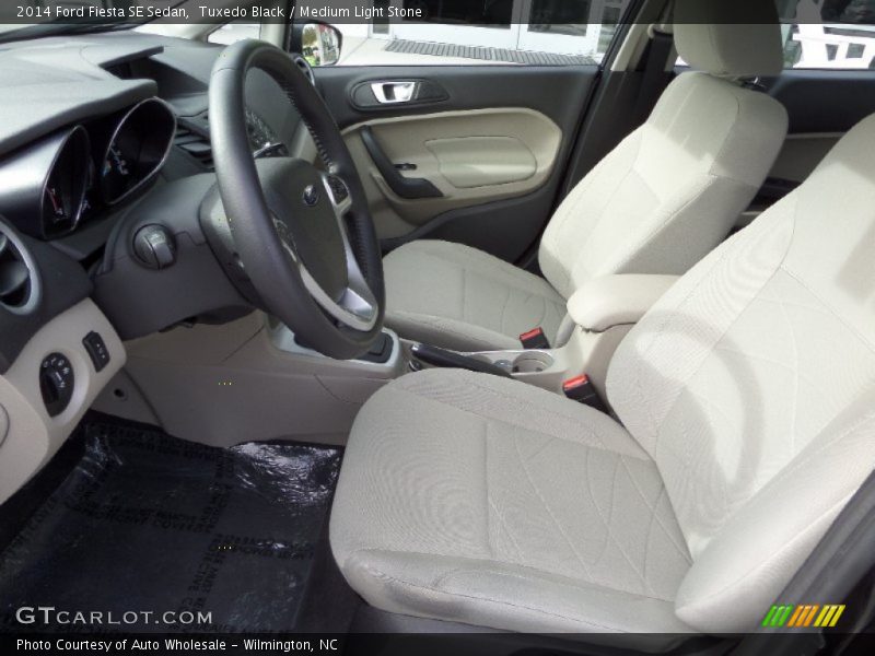 Tuxedo Black / Medium Light Stone 2014 Ford Fiesta SE Sedan