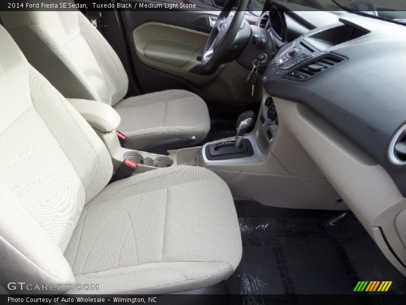 Tuxedo Black / Medium Light Stone 2014 Ford Fiesta SE Sedan