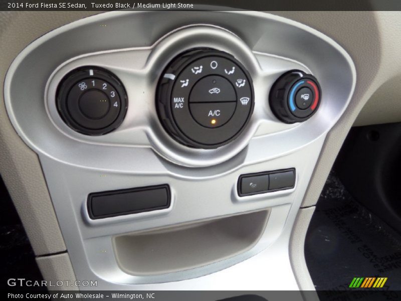 Tuxedo Black / Medium Light Stone 2014 Ford Fiesta SE Sedan