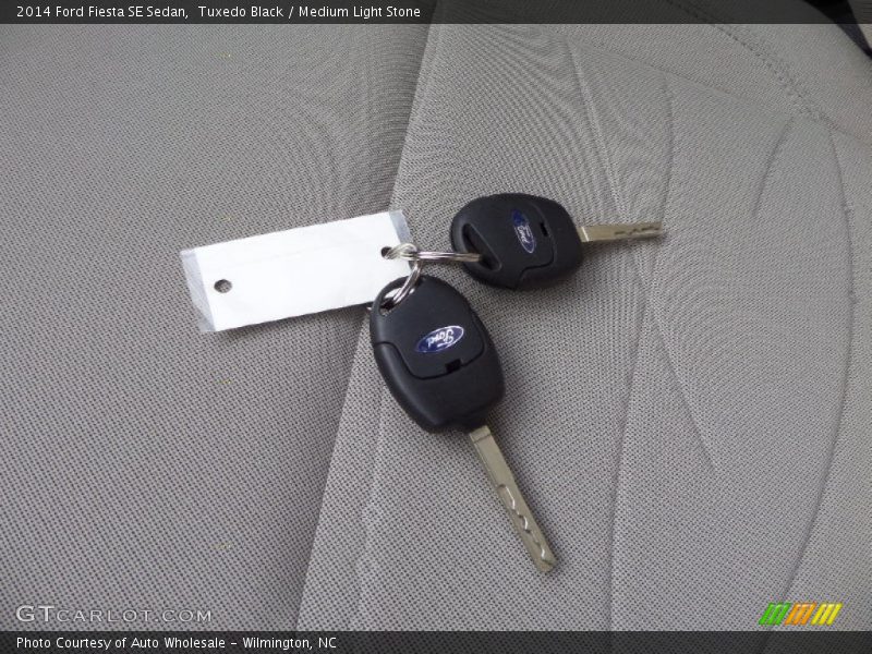 Tuxedo Black / Medium Light Stone 2014 Ford Fiesta SE Sedan