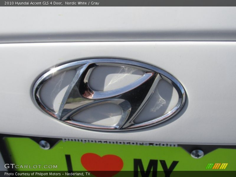 Nordic White / Gray 2010 Hyundai Accent GLS 4 Door