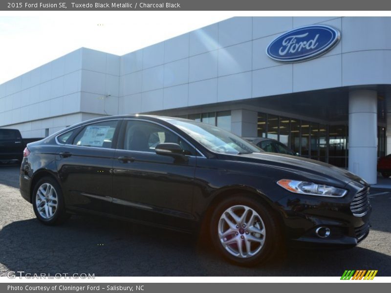 Tuxedo Black Metallic / Charcoal Black 2015 Ford Fusion SE