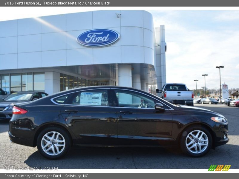 Tuxedo Black Metallic / Charcoal Black 2015 Ford Fusion SE