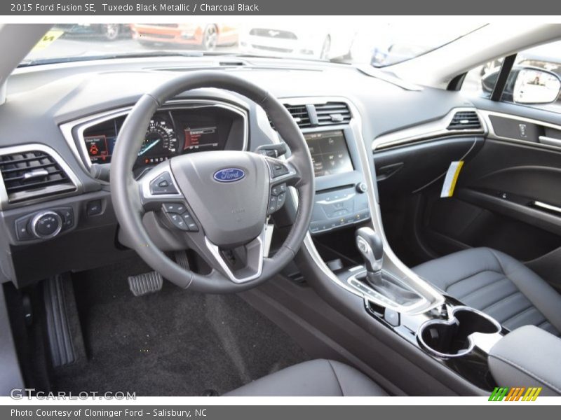Tuxedo Black Metallic / Charcoal Black 2015 Ford Fusion SE