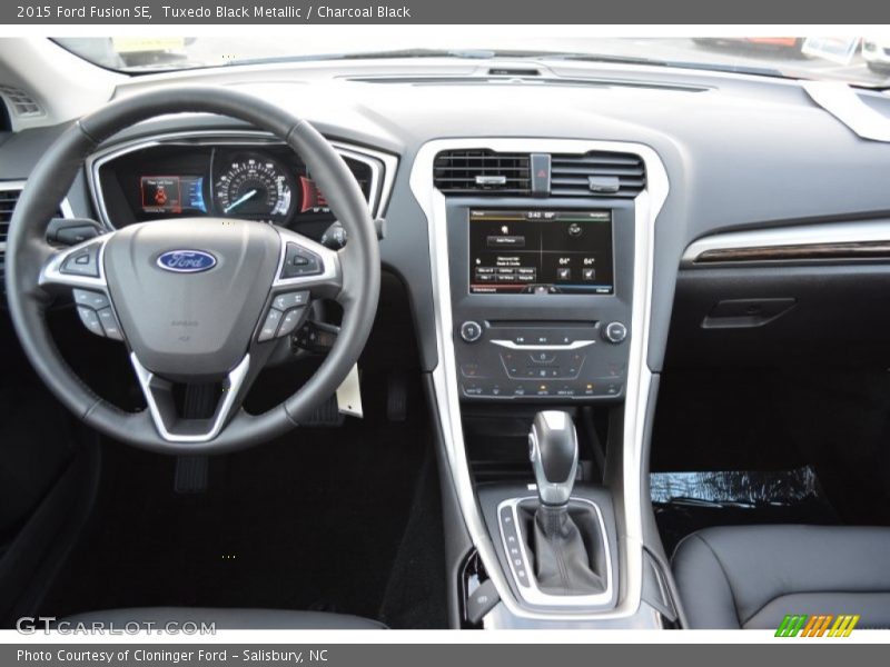 Tuxedo Black Metallic / Charcoal Black 2015 Ford Fusion SE