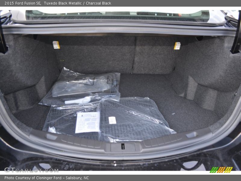 Tuxedo Black Metallic / Charcoal Black 2015 Ford Fusion SE