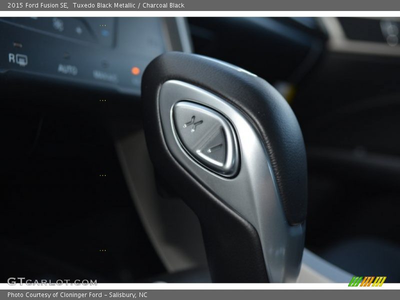 Tuxedo Black Metallic / Charcoal Black 2015 Ford Fusion SE