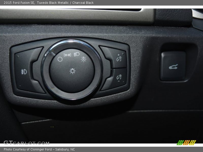 Tuxedo Black Metallic / Charcoal Black 2015 Ford Fusion SE