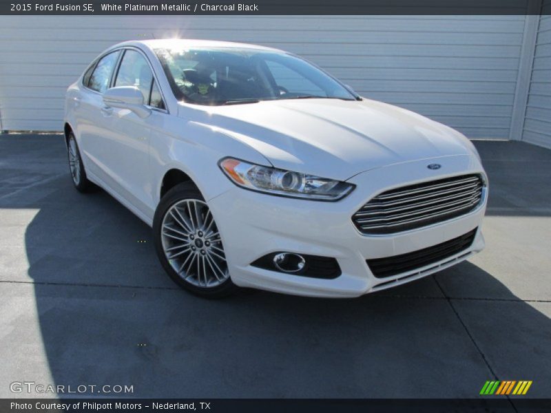 Front 3/4 View of 2015 Fusion SE