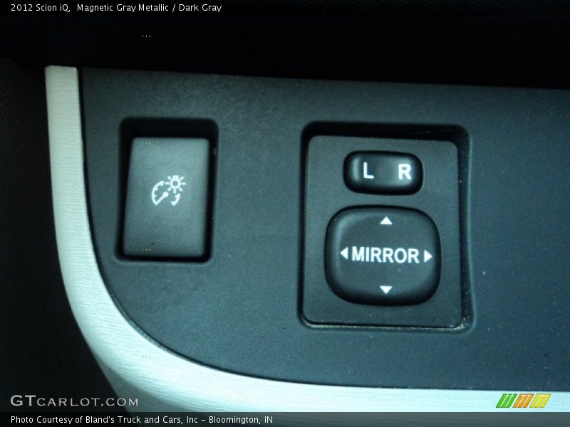 Magnetic Gray Metallic / Dark Gray 2012 Scion iQ