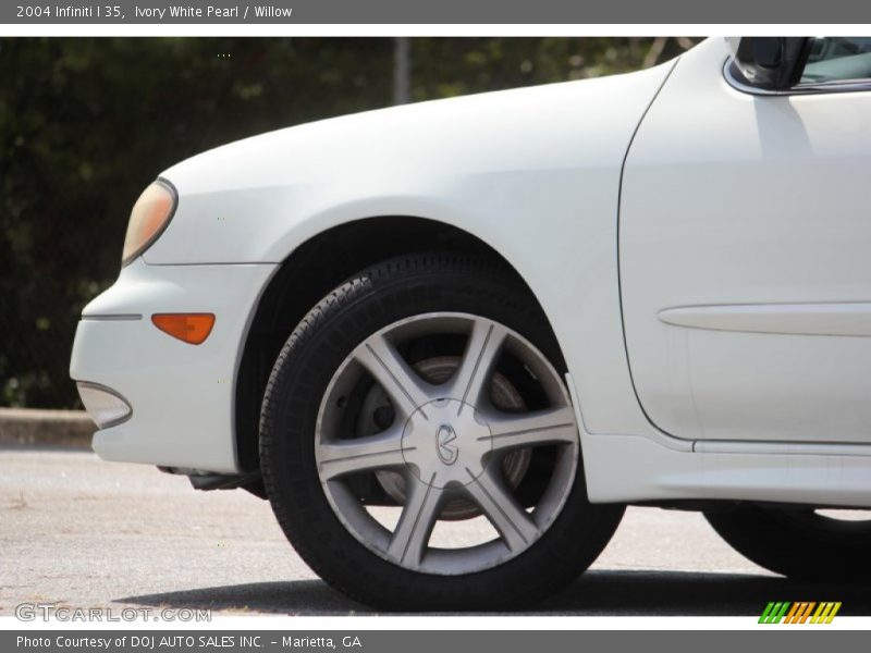 Ivory White Pearl / Willow 2004 Infiniti I 35