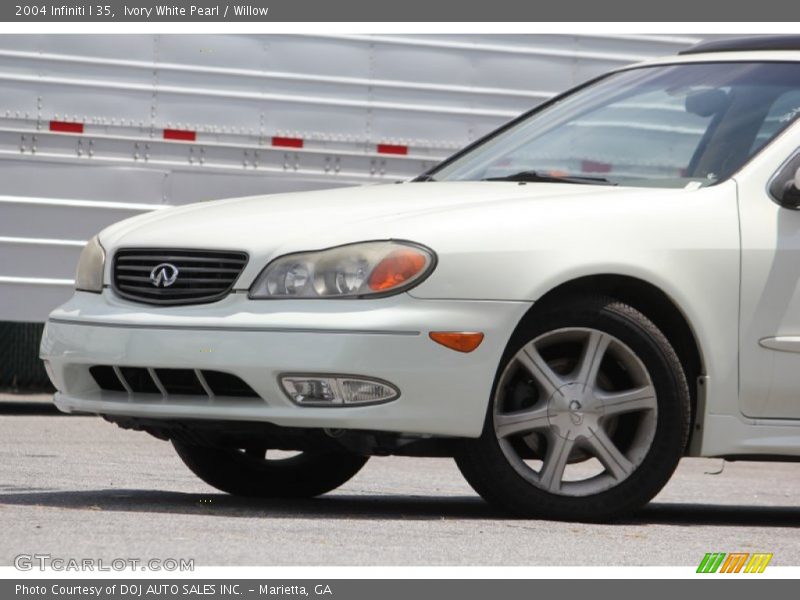 Ivory White Pearl / Willow 2004 Infiniti I 35