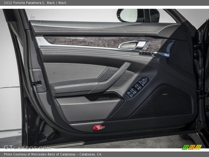 Door Panel of 2012 Panamera S