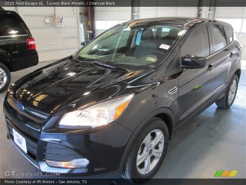 Tuxedo Black Metallic / Charcoal Black 2015 Ford Escape SE