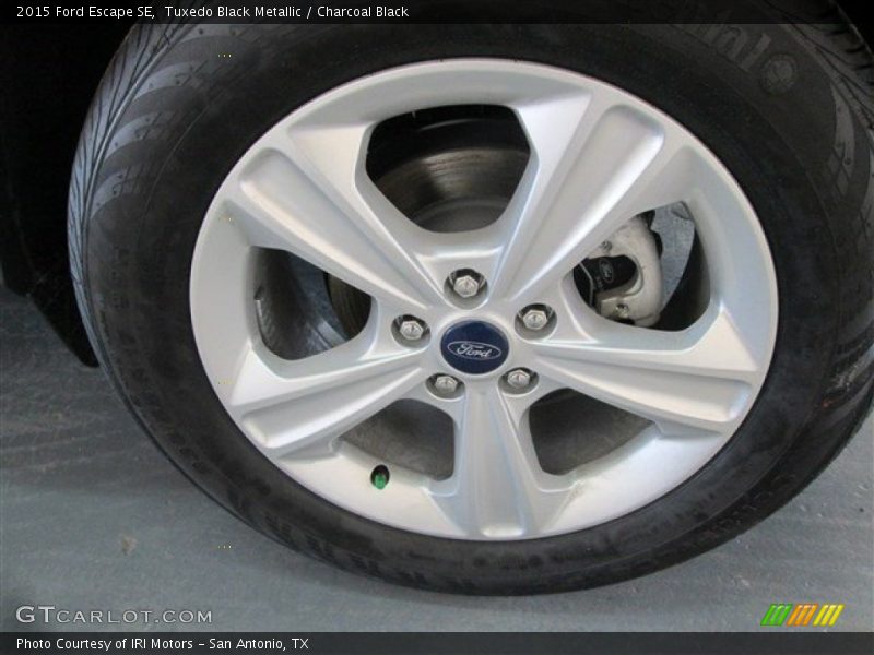 Tuxedo Black Metallic / Charcoal Black 2015 Ford Escape SE