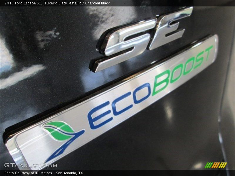 Tuxedo Black Metallic / Charcoal Black 2015 Ford Escape SE
