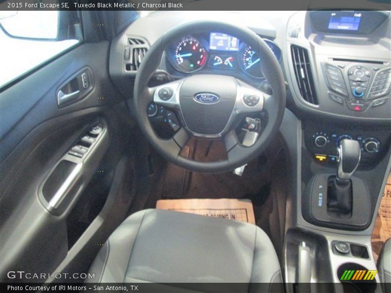 Tuxedo Black Metallic / Charcoal Black 2015 Ford Escape SE