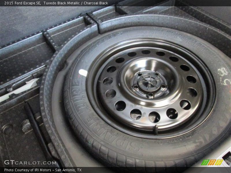 Tuxedo Black Metallic / Charcoal Black 2015 Ford Escape SE