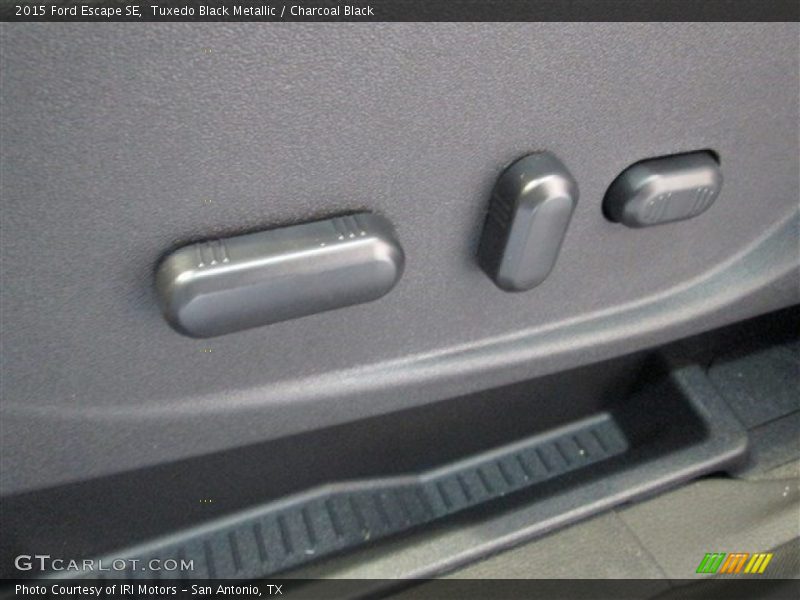 Tuxedo Black Metallic / Charcoal Black 2015 Ford Escape SE