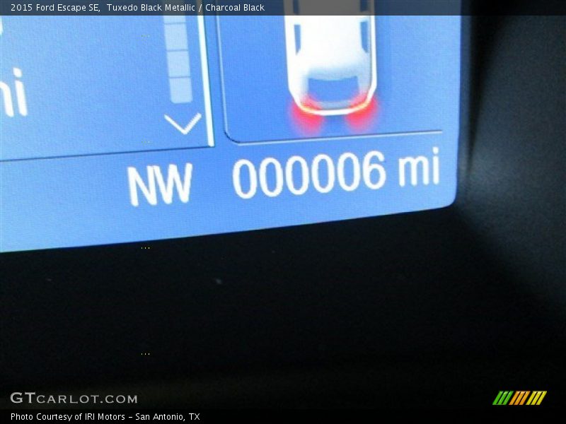 Tuxedo Black Metallic / Charcoal Black 2015 Ford Escape SE