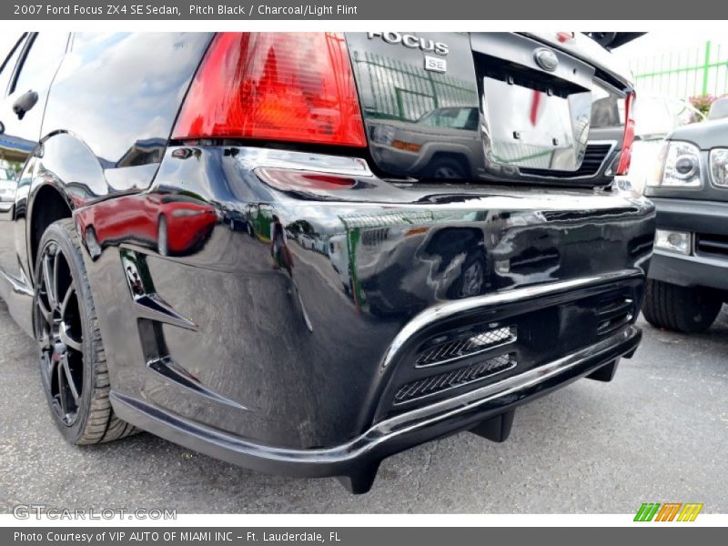 Pitch Black / Charcoal/Light Flint 2007 Ford Focus ZX4 SE Sedan