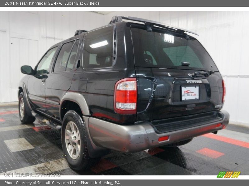 Super Black / Beige 2001 Nissan Pathfinder SE 4x4