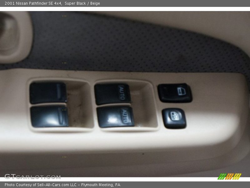 Super Black / Beige 2001 Nissan Pathfinder SE 4x4
