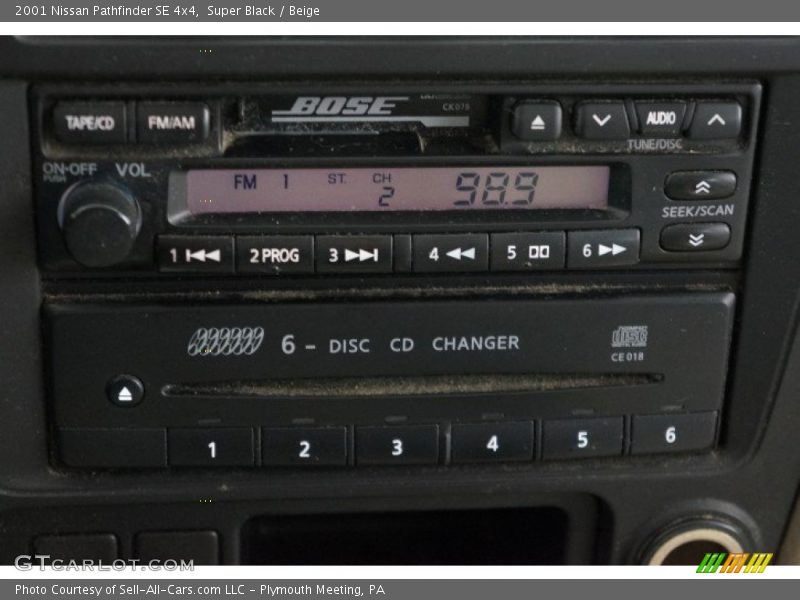 Super Black / Beige 2001 Nissan Pathfinder SE 4x4