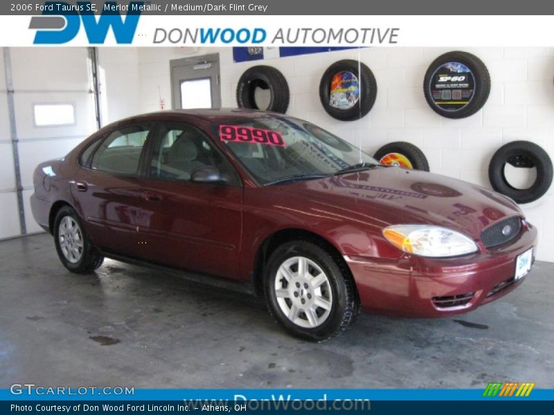 Merlot Metallic / Medium/Dark Flint Grey 2006 Ford Taurus SE